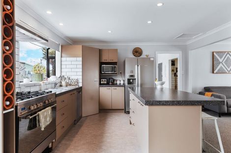 Photo of property in 37 Tamatea Road, Taupo, 3330