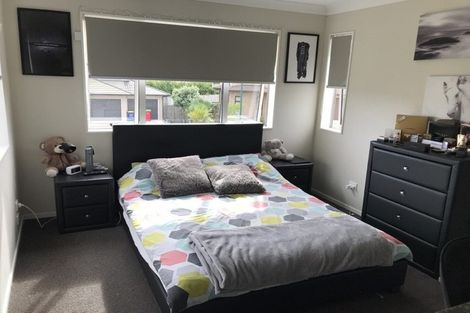 Photo of property in 24 Midhurst Avenue, Henderson, Auckland, 0612