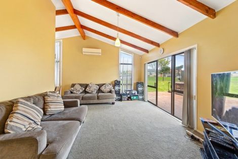 Photo of property in 71 Etherton Drive, Weymouth, Auckland, 2103