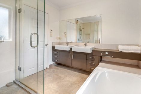 Photo of property in 5 Seymour Road, Mellons Bay, Auckland, 2014