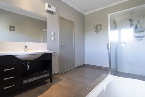 Photo of property in 124 Hamurana Road, Omokoroa, 3114