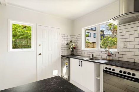 Photo of property in 2/47 Hogans Road, Glenfield, Auckland, 0629