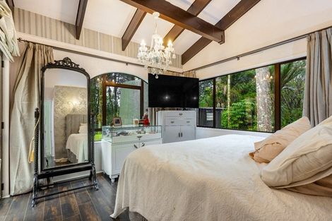 Photo of property in 719 Scenic Drive, Henderson Valley, Auckland, 0612