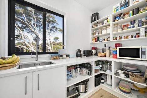 Photo of property in 7 Kanuka Close, Waikanae, 5036