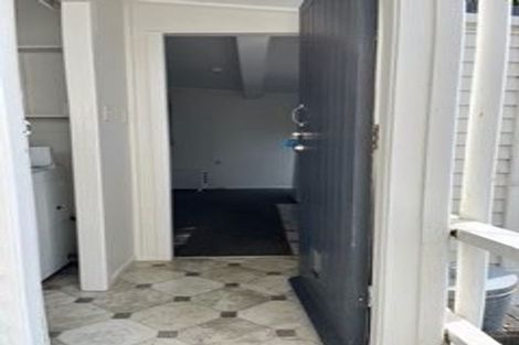 Photo of property in 45 Apuka Street, Brooklyn, Wellington, 6021
