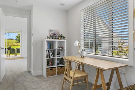 Photo of property in 5 Lens Way, Acacia Bay, Taupo, 3385