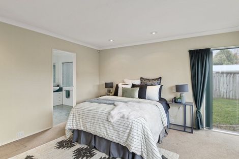 Photo of property in 32 Easton Way, Levin, 5510