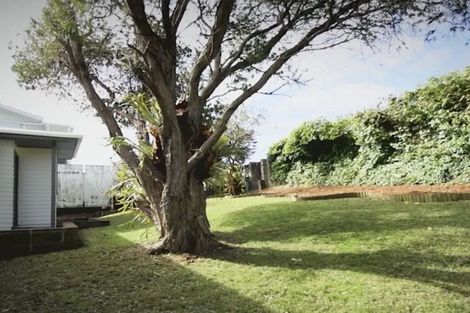 Photo of property in 24 Sunset Road, Unsworth Heights, Auckland, 0632