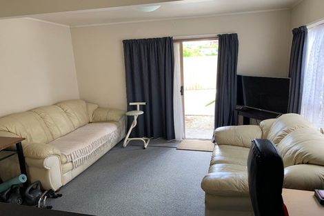 Photo of property in 1/35 D'oyly Drive, Stanmore Bay, Whangaparaoa, 0932