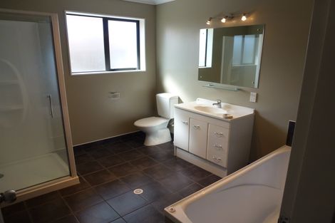 Photo of property in 20 Meridian Grove, Kelvin Grove, Palmerston North, 4414