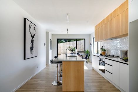 Photo of property in 18a Edgware Road, West Harbour, Auckland, 0618