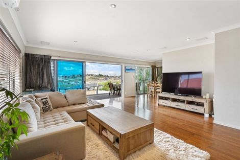 Photo of property in 41 Albatross Road, Red Beach, 0932