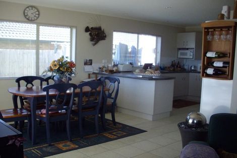 Photo of property in 24 Stranraer Crescent, Wattle Downs, Auckland, 2103
