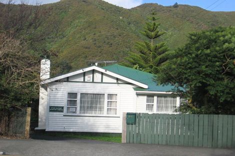 Photo of property in 1 Rumgay Street, Fairfield, Lower Hutt, 5011