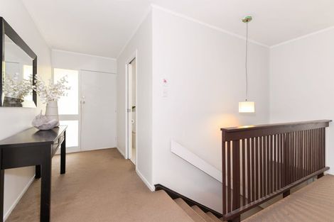 Photo of property in 7 Valdese Rise, Browns Bay, Auckland, 0630