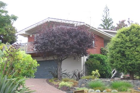 Photo of property in 10 Anchor Place, Beach Haven, Auckland, 0626