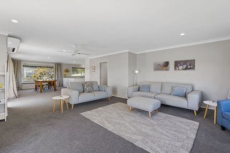 Photo of property in 2 Golders Place, Richmond Heights, Taupo, 3330