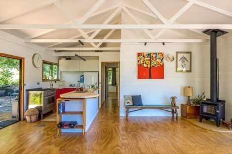 Photo of property in 32 Ocean Road, Surfdale, Waiheke Island, 1081