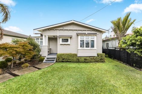 Photo of property in 2/42 Walmer Road, Point Chevalier, Auckland, 1022