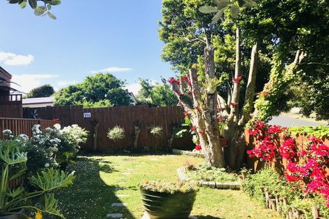 Photo of property in 2/16 Barneys Farm Road, Clendon Park, Auckland, 2103