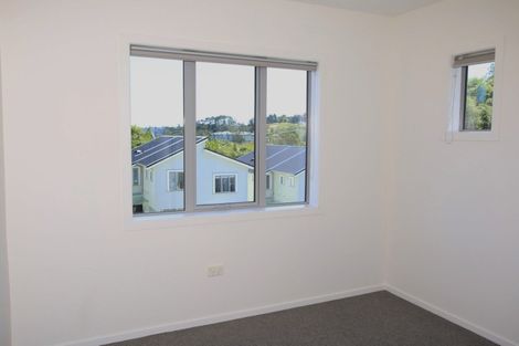 Photo of property in 5/6 John Jennings Drive, Oteha, Auckland, 0632