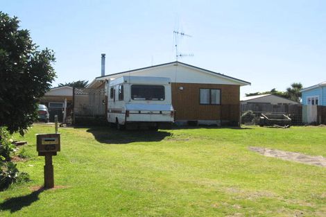 Photo of property in 65 Himatangi Street, Himatangi Beach, Foxton, 4891