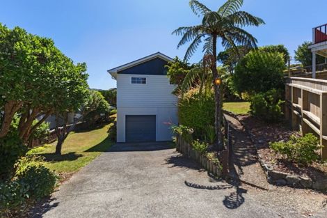 Photo of property in 16 Florio Terrace, Tawa, Wellington, 5028