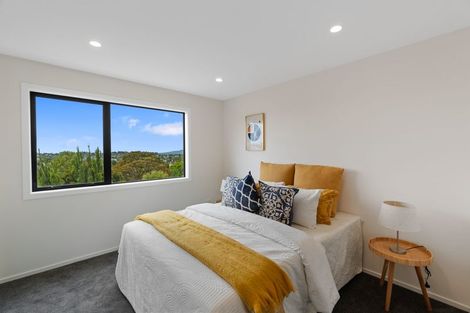 Photo of property in 2/19 Trias Road, Totara Vale, Auckland, 0629