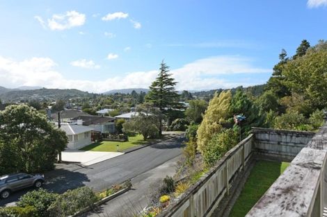 Photo of property in 2 Hillside Drive, Maoribank, Upper Hutt, 5018