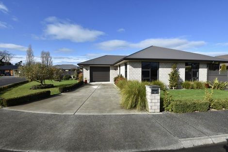 Photo of property in 2 Hereford Drive, Carterton, 5713