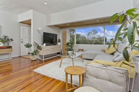 Photo of property in 1/160 East Coast Road, Forrest Hill, Auckland, 0620