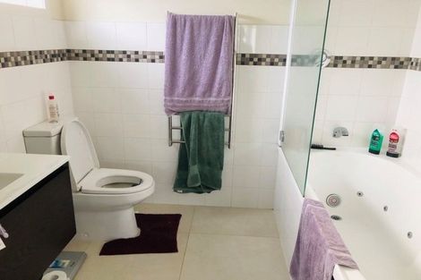 Photo of property in 117a Carlisle Road, Northcross, Auckland, 0632