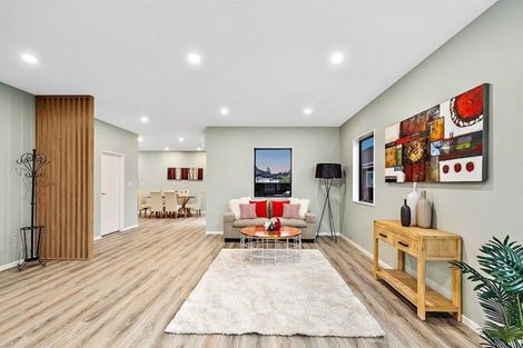 Photo of property in 10 Vinistra Road, Kumeu, 0810