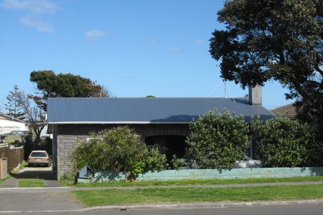 Photo of property in 11 Karaka Street, Castlecliff, Whanganui, 4501