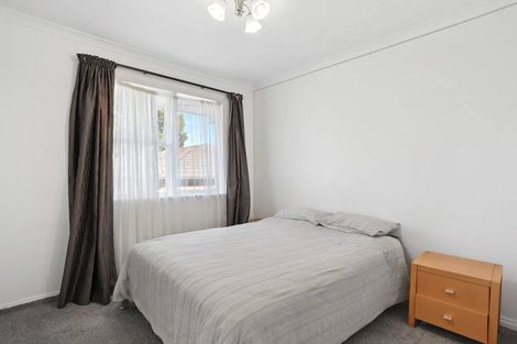 Photo of property in 15 Kingdale Road, Henderson, Auckland, 0610