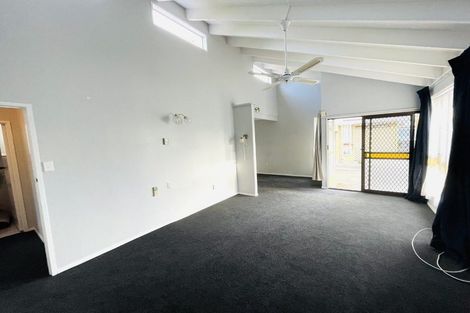 Photo of property in 2/801 Hastings Street North, Hastings, 4122