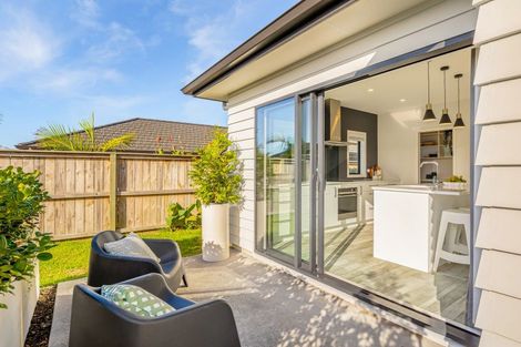 Photo of property in 17 Papa Orchard Drive, Kumeu, 0810
