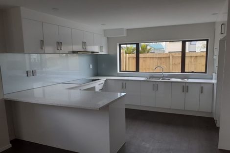 Photo of property in 20 Millcroft Lane, Ranui, Auckland, 0612