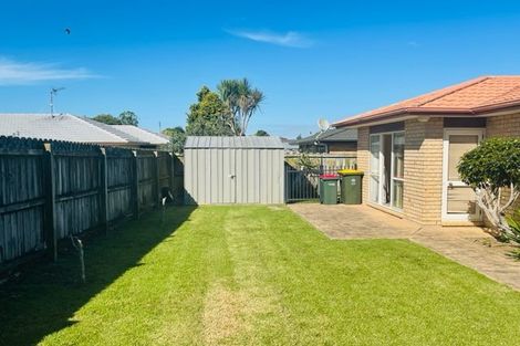 Photo of property in 15 Newbegin Place, Weymouth, Auckland, 2103