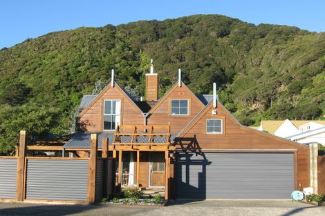 Photo of property in 5 Pukatea Street, Eastbourne, Lower Hutt, 5013