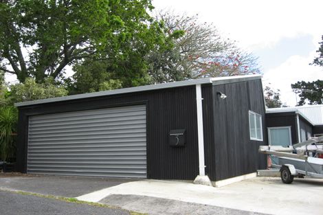 Photo of property in 3 George Avenue, Herald Island, Auckland, 0618