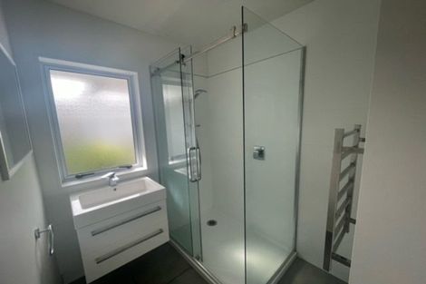 Photo of property in 2/11 Parramatta Place, Botany Downs, Auckland, 2010