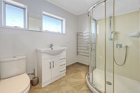 Photo of property in 2/11 Eastwood Rise, Browns Bay, Auckland, 0630