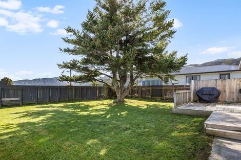 Photo of property in 4 Russell Road, Wainuiomata, Lower Hutt, 5014