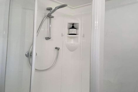 Photo of property in 2 Iorangi Place, Hillpark, Auckland, 2102