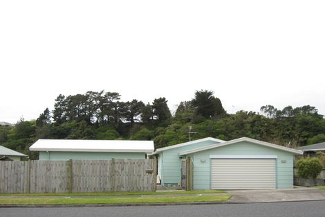 Photo of property in 74 Riversdale Drive, Merrilands, New Plymouth, 4312