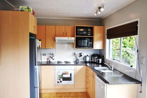 Photo of property in 1/15 Theban Place, Totara Vale, Auckland, 0629