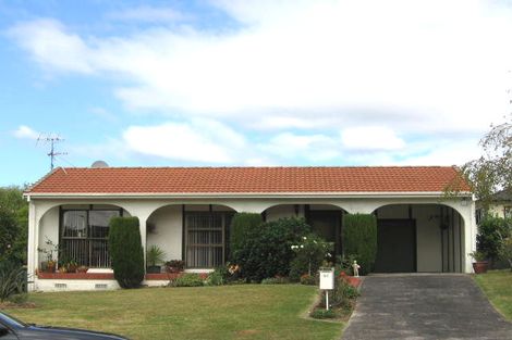 Photo of property in 20 Darlington Place, Glendene, Auckland, 0602