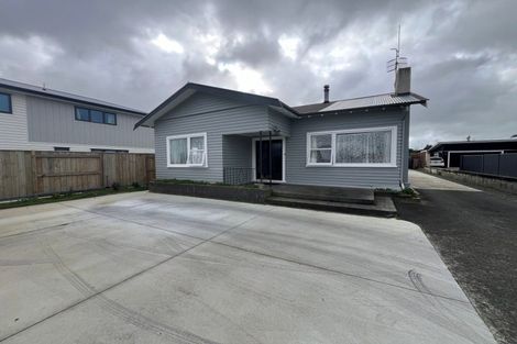 Photo of property in 121 Heretaunga Street, Palmerston North, 4414