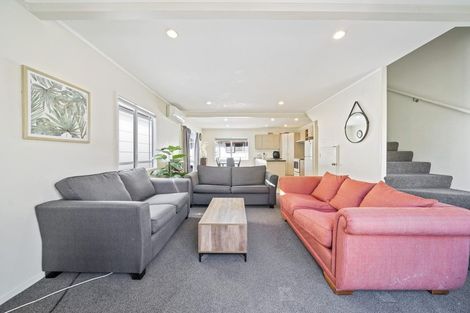 Photo of property in 27a Rotoiti Avenue, Pakuranga Heights, Auckland, 2010